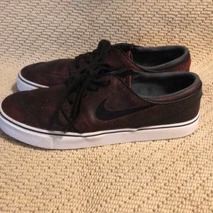 Nike SB Black Red Size 9.5